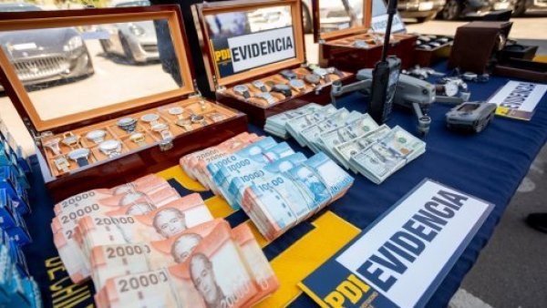 343 autos, 47 propiedades, armas y droga: Autoridades entregan detalles y evidencias del megafraude al fisco
