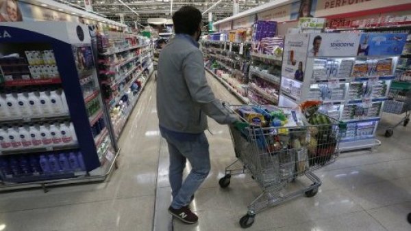 Denuncian a 13 supermercados y tiendas retail por exigir boletas a la salida