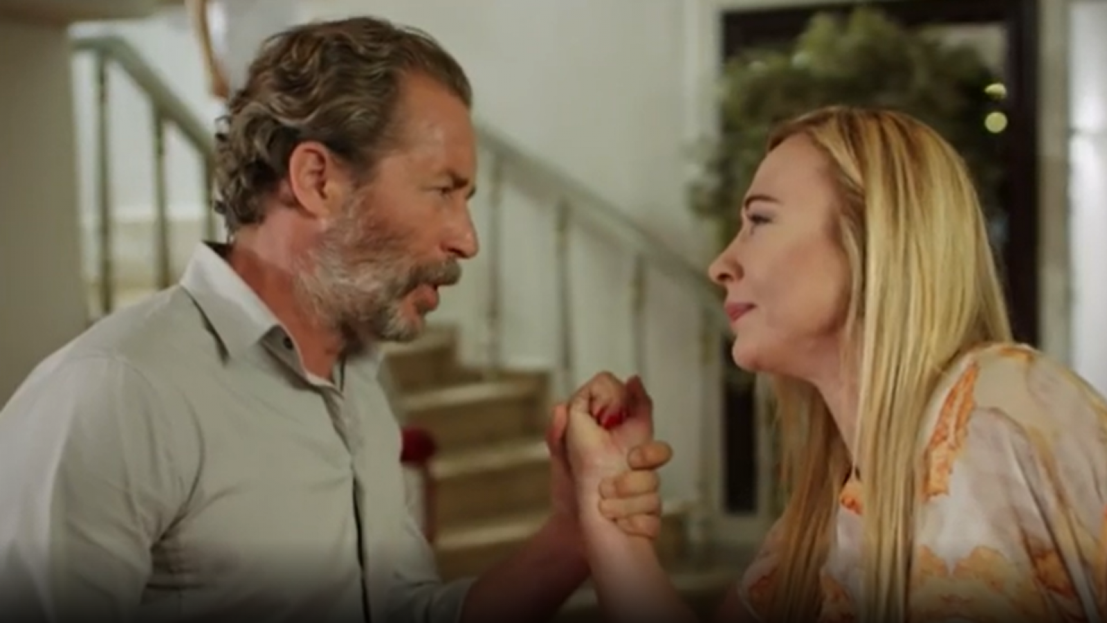 Hulya le pide a Mehmet la renuncia a cambio de salvar a Efsun: mira el momento de "Me robó mi vida"
