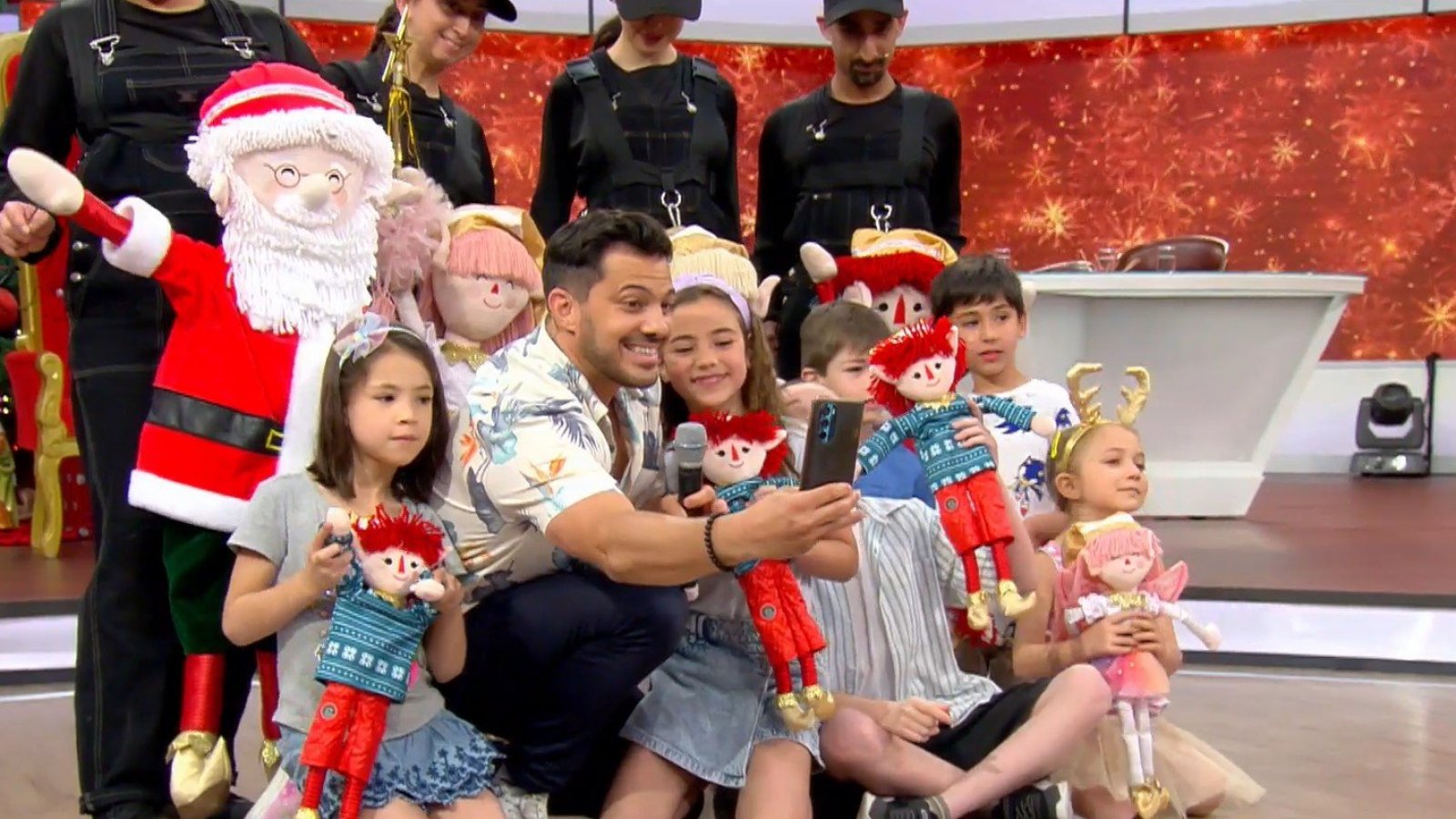 "Los duendes mágicos" visitaron el "Buenos Días a Todos"
