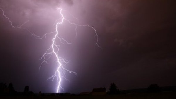 Alerta Temprana Preventiva para 10 comunas de Santiago por tormentas eléctricas