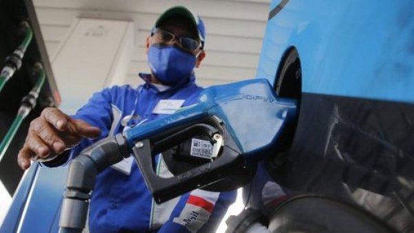 Enap anuncia baja en el precio de todas las bencinas
