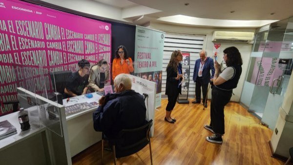 Teatro a Mil y Metro de Santiago lanzan boletería teatral con precios rebajados
