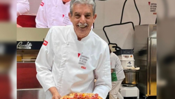 Pizzero repartirá ocho lingotes de oro entre sus clientes en España
