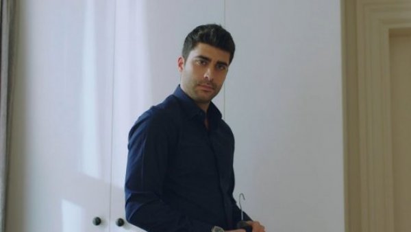 La orden de Fatih: Mira el momento de "Yo decido amar"
