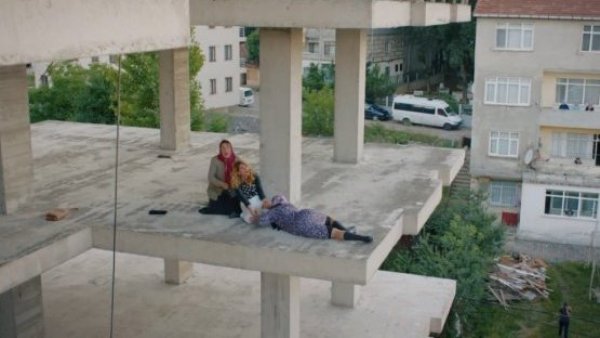 Me robó mi vida - T1E160 | Sakine en peligro
