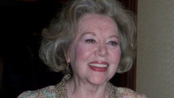 Muere Glynis Johns, actriz que dio vida a la madre de los niños en 'Mary Poppins'