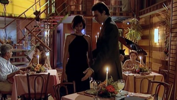 Cómplices en una cena: Mira el momento de "El Clon"

