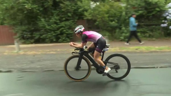 Asi fue el momento en que Bárbara Riveros dio inicio a la prueba del ciclismo
