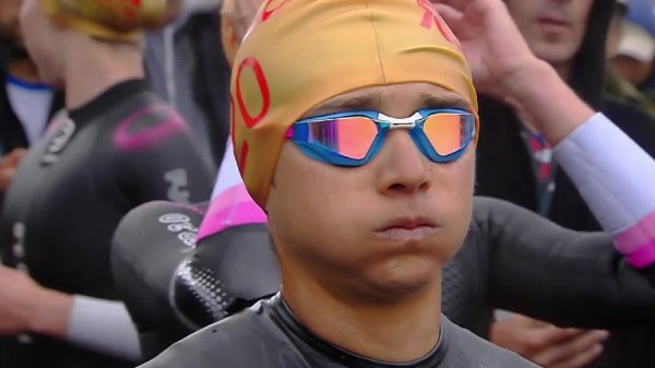 <p>Bárbara Riveros</p>¡Bárbara Riveros va por la gloria!: así comenzaron las mujeres en el Ironman 70.3 de Pucón
