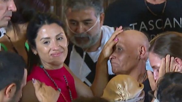 "El fenómeno de Leda": Los testimonios de los asistentes al encuentro con la "sanadora de Rosario" en Chile
