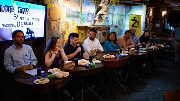 Así cubrió 24 Horas el lanzamiento del 5° Festival de Cine de Ñuble en el mejor resturant de Chillán
