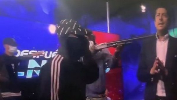 Momentos de terror: encapuchados armados se toman canal de TV en plena transmisión en vivo
