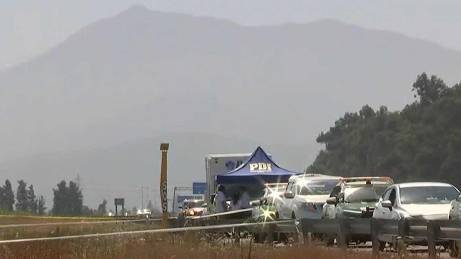 Amarrados y baleados: Encuentran dos cuerpos en Acceso Sur a Santiago
