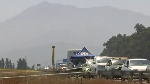 Amarrados y baleados: Encuentran dos cuerpos en Acceso Sur a Santiago

