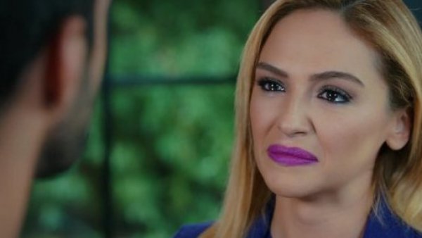 Yasemin decide contar la verdad : Mira el momento de "Amor en Juego"
