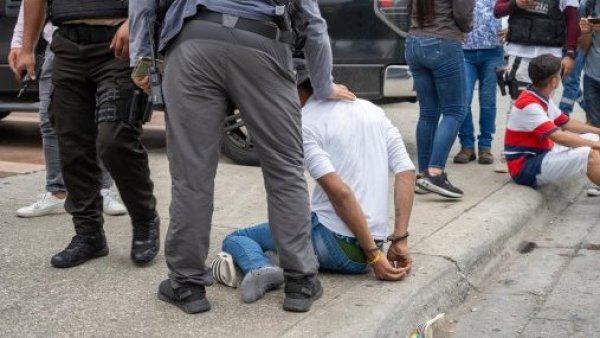 Ataque narco en Ecuador: Chileno en Guayaquil advierte "muchas solicitudes" entre ambos países
