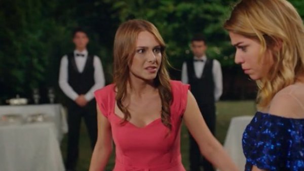 Me robó mi vida - T1E166 | Bahar enfrenta a Efsun
