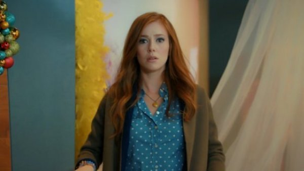 Amor en juego - T1E41 | Defne ayuda a Omer
