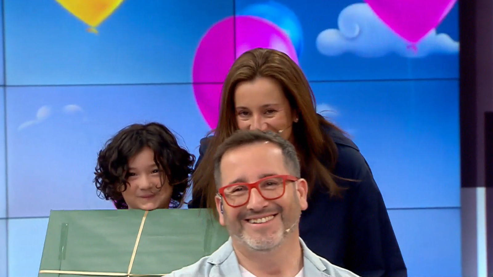 Eduardo Fuentes fue sorprendido por su esposa e hija en el día de su cumpleaños
