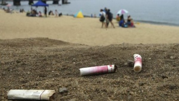 Aprueban pena de cárcel y multa de 15 UTM a quienes arrojen colillas en playas