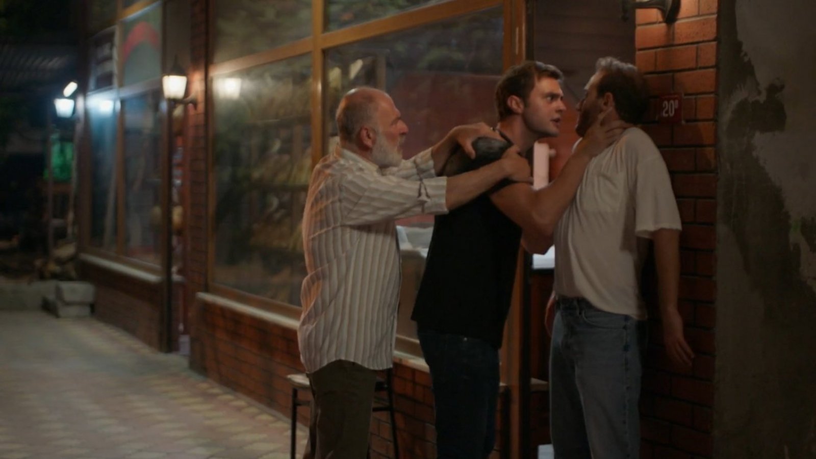 La pelea de Omer: Mira el momento de "Todo por mi familia"
