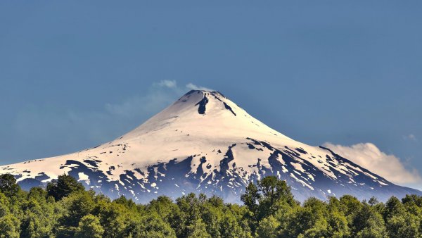 Aumenta actividad en el Volcán Villarrica: seguidilla de sismos volcanotectónicos se registran en su interior constantemente
