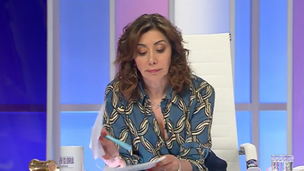 Carmen Gloria a tu servicio | Capítulo 25 de enero: "La firma en disputa"

