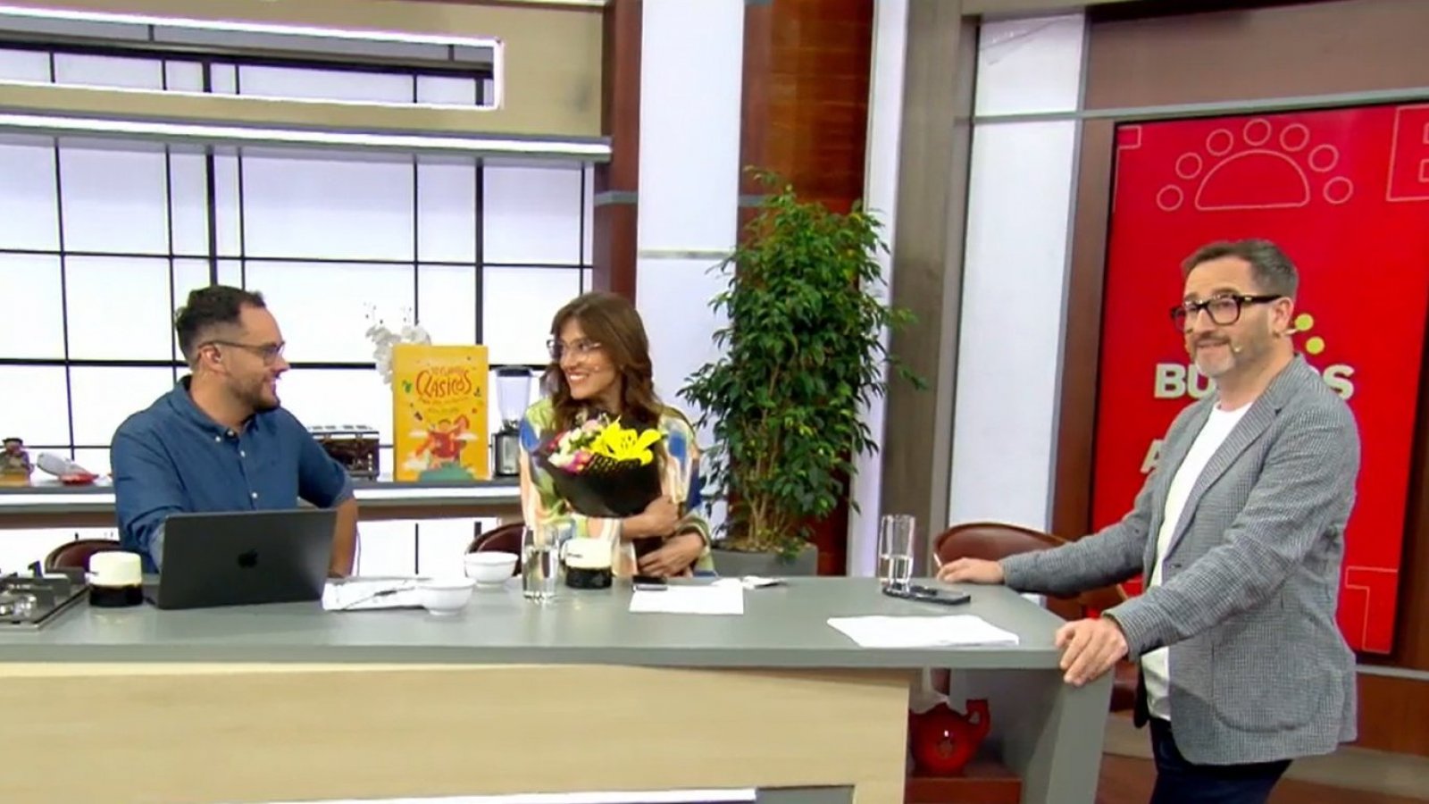¡De un admirador secreto! Le llegaron flores a Yamila Reyna
