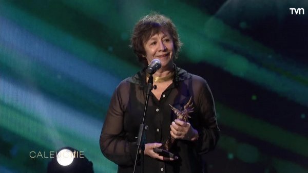 Elsa Poblete triunfa en la categoría "Mejor actriz de soporte" de TV/Series en los Premios Caleuche 2024
