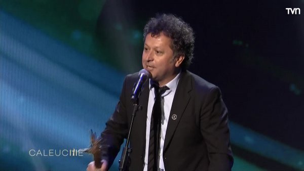 Premios Caleuche 2024: Daniel Alcaíno celebra en "TV/Series" por "La Sangre del Camaleón"
