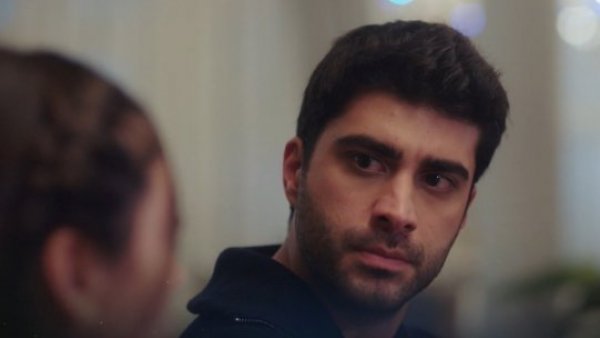 Nuevo escándalo en la cena: Revisa un adelanto de esta semana de "Yo decido amar"
