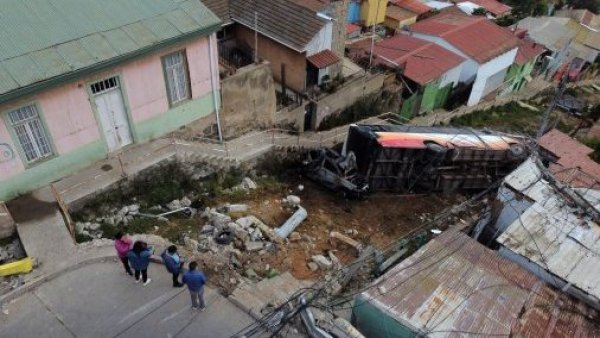 Murió niña de 7 años quemada en desbarrancamiento de bus en Valparaíso
