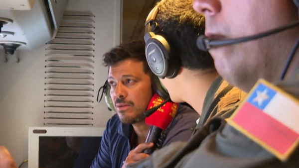 Desde el aire: Simón Oliveros sobrevoló con la Armada en tareas de vigilancia en zonas afectadas por incendios

