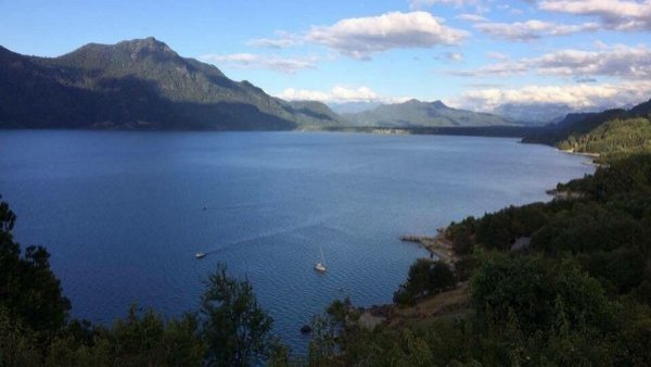 Senapred informa de tres lesionados y un muerto en accidente de helicóptero en Lago Ranco
