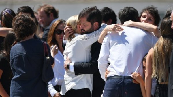 Presidente Boric entrega sus condolencias a la familia Piñera Morel
