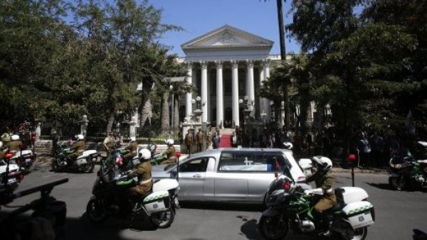 Cuerpo de expresidente Piñera ya se encuentra en la ex sede del Congreso Nacional
