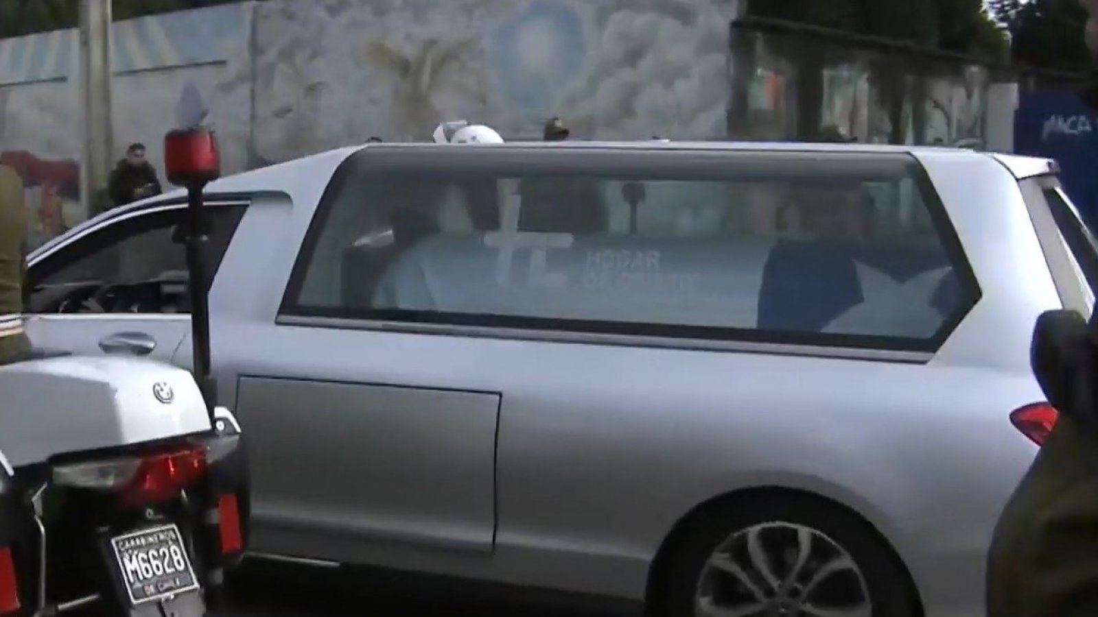 Carroza fúnebre del expresidente Piñera sale rumbo a Santiago
