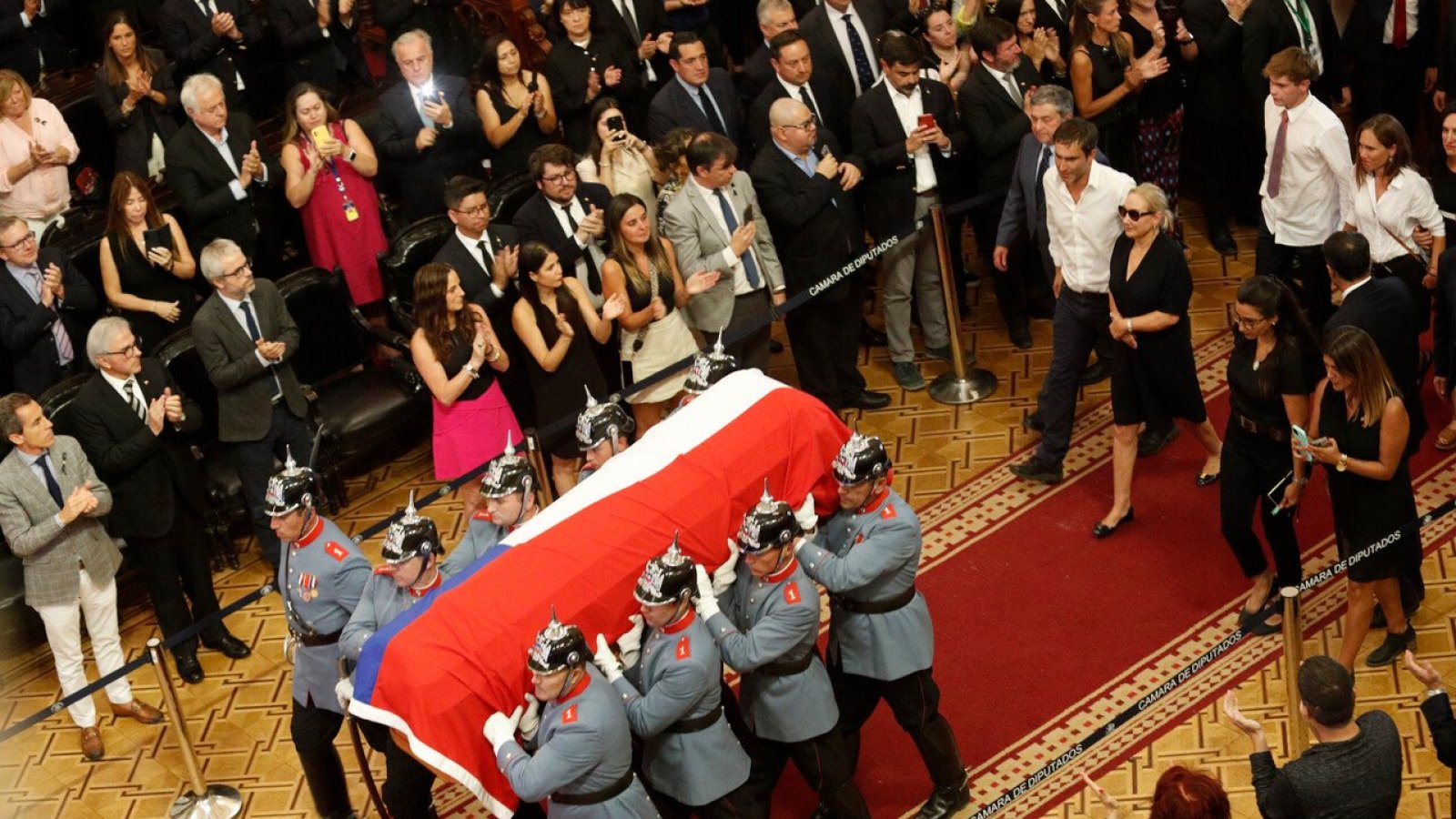 ¿Qué implica y cómo es?: Todo lo debes saber sobre un funeral de Estado
