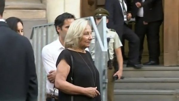 Familia Piñera Morel llega a masiva despedida del expresidente Sebastián Piñera
