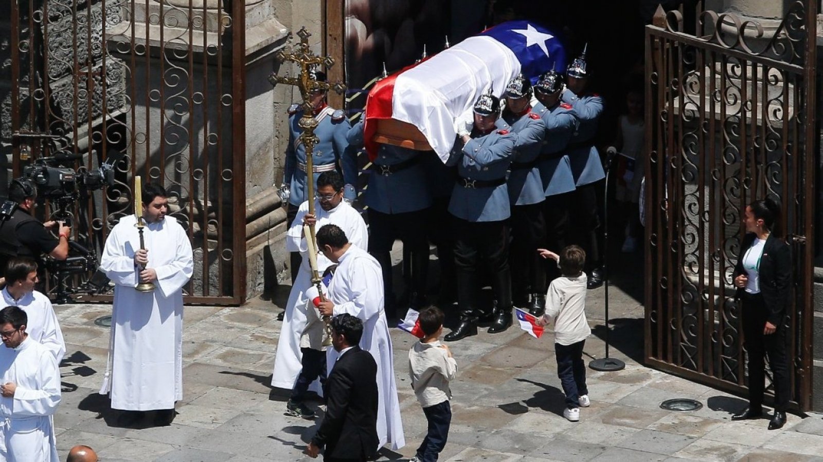 La misa fúnebre del expresidente Sebastián Piñera en la Catedral de Santiago

