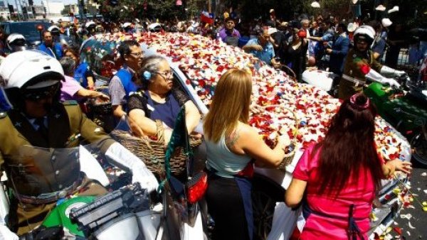 El homenaje a expresidente Piñera en la pérgola de las flores