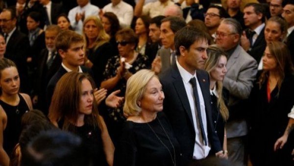 La sentida despedida de la familia del expresidente Sebastián Piñera en el ex Congreso
