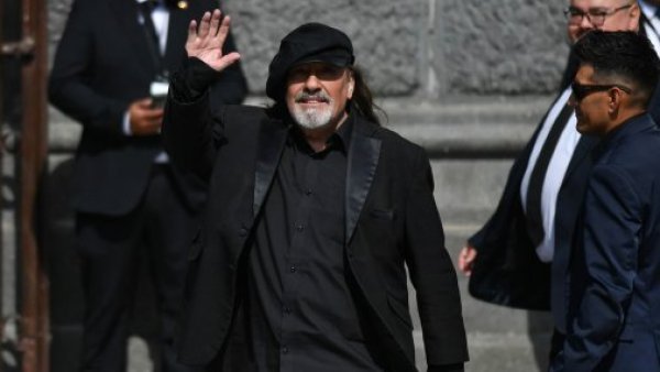 "Era como un padre para mí": Miguel "Negro" Piñera durante homenaje a expresidente
