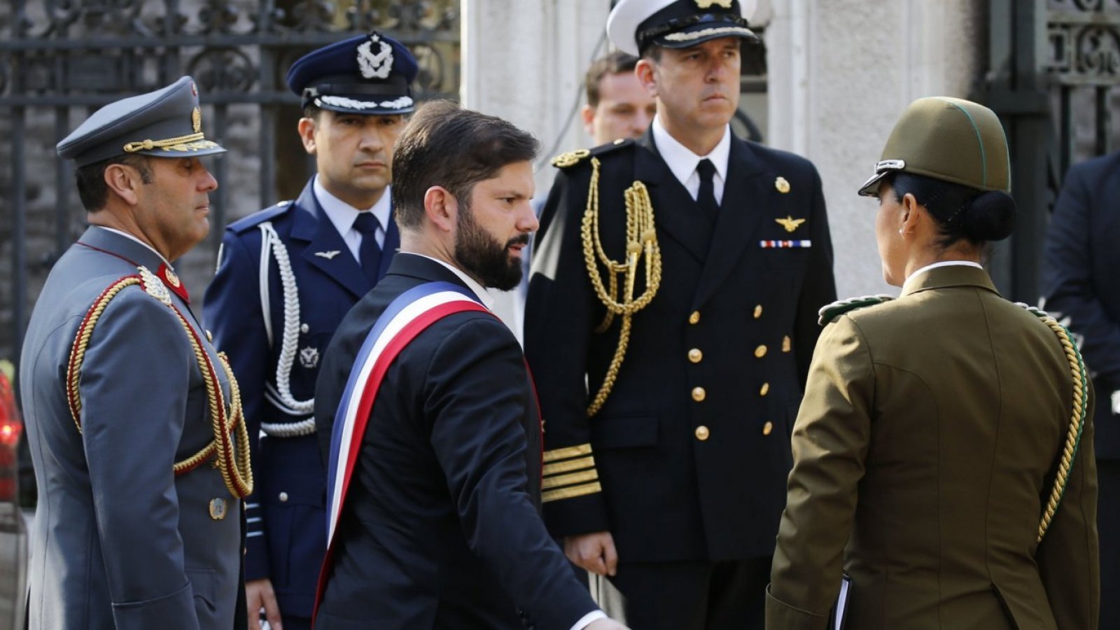 Presidente Boric llega al ex Congreso para liderar homenajes a exmandatario Sebastián Piñera
