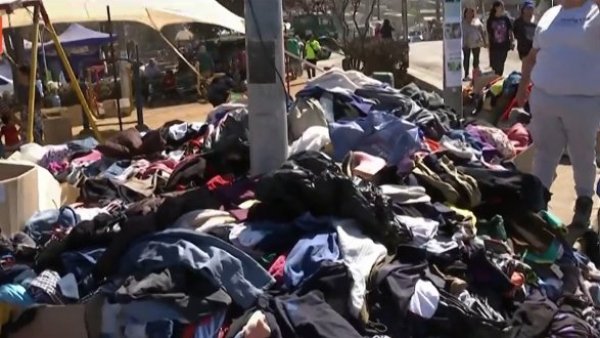 ¡No sean así! Denuncian donación de ropa en mal estado a damnificados de incendios
