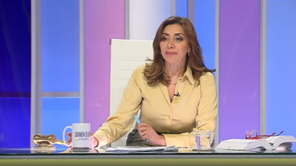 Carmen Gloria a tu servicio | Capítulo 13 de febrero 2024: ¡Cedes o todo se destruye!
