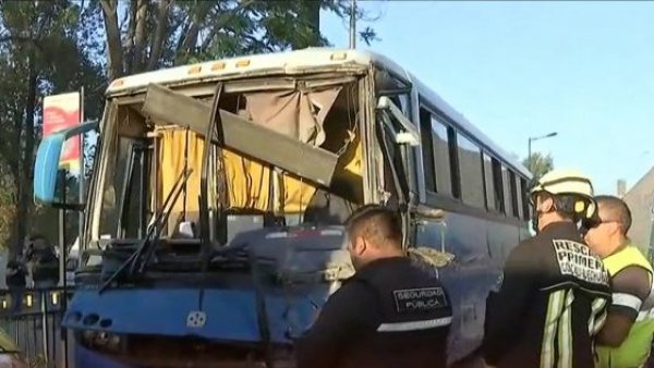 Impactante choque entre buses deja 19 heridos en la comuna de Independencia

