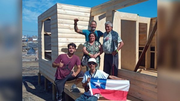 Daniel Fuenzalida en terreno: Así avanza la reconstrucción de casas de Angélica y Bernardo
