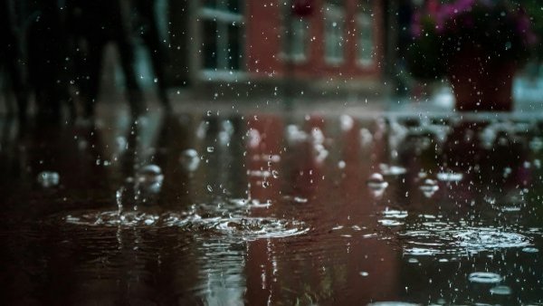 ¿Lluvia en verano? Meteoróloga de TVN pronostica sistema frontal para este viernes
